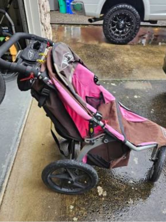 Bob Revolution Brown and Pink Jogging Stroller - Picture 8 of 9